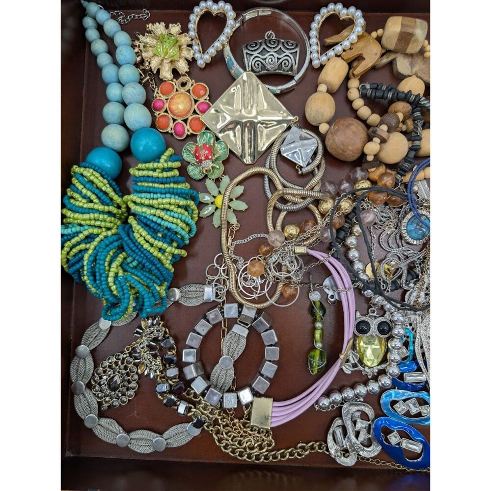 Junk Mixed Jewelry Lot Crafting Upcycle Repair 2.11 lbs READ - Picture 5 of 8